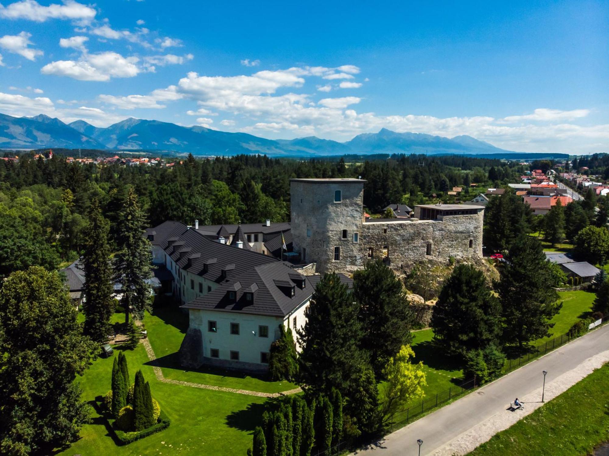 Chateau Grandcastle Liptovský Hrádok Buitenkant foto